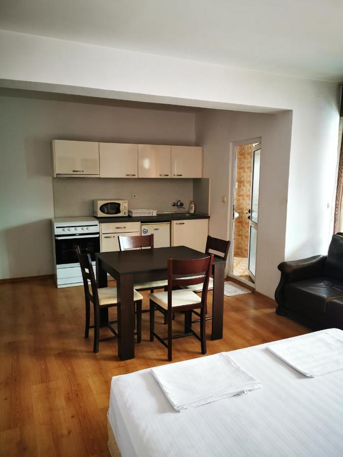 Jelezchevi Guest Rooms Primorsko Eksteriør billede