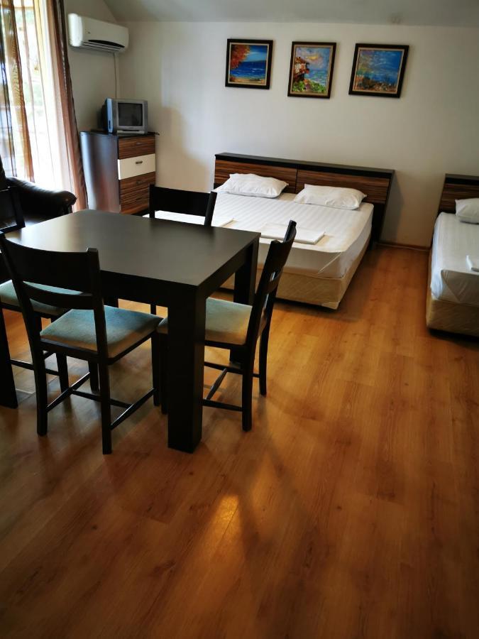 Jelezchevi Guest Rooms Primorsko Eksteriør billede