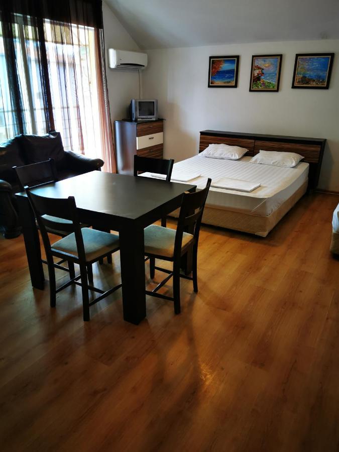 Jelezchevi Guest Rooms Primorsko Eksteriør billede