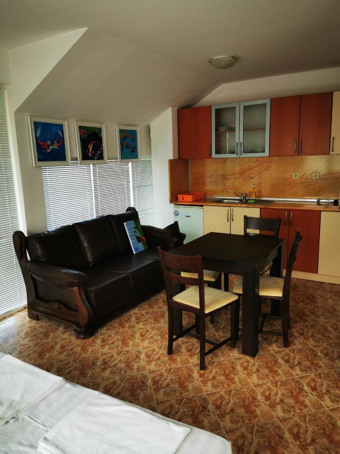 Jelezchevi Guest Rooms Primorsko Eksteriør billede