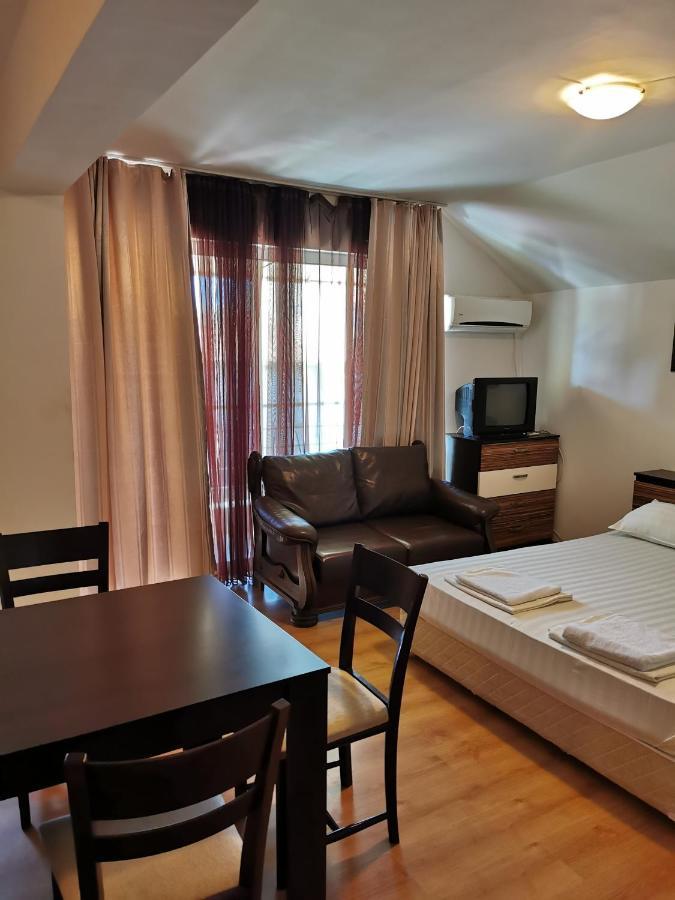 Jelezchevi Guest Rooms Primorsko Eksteriør billede