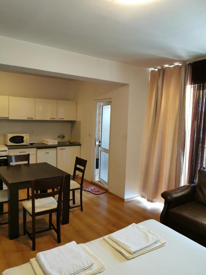 Jelezchevi Guest Rooms Primorsko Eksteriør billede