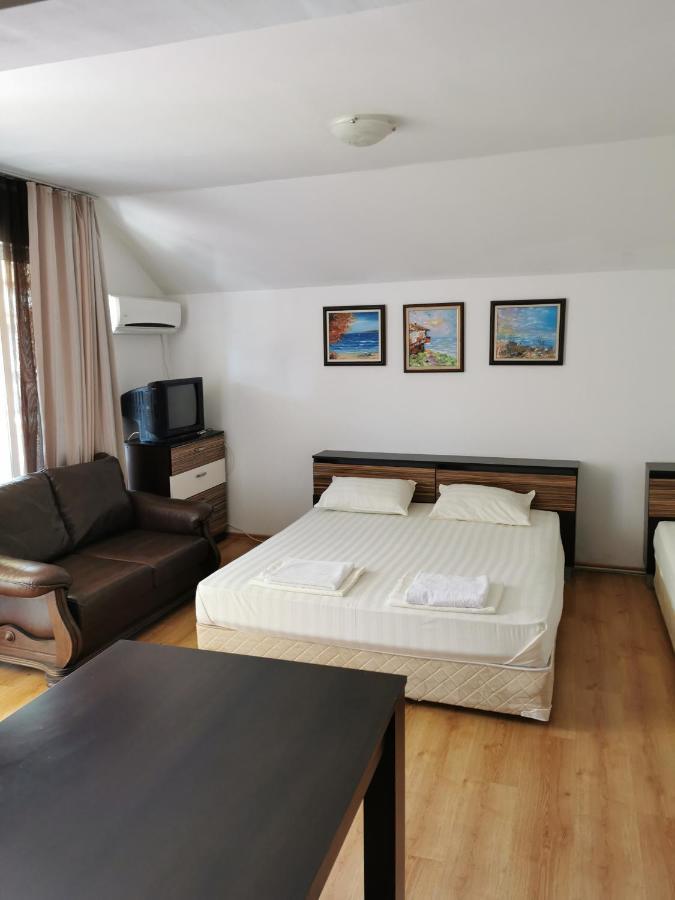 Jelezchevi Guest Rooms Primorsko Eksteriør billede
