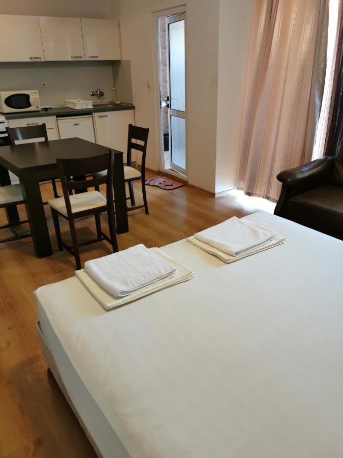 Jelezchevi Guest Rooms Primorsko Eksteriør billede