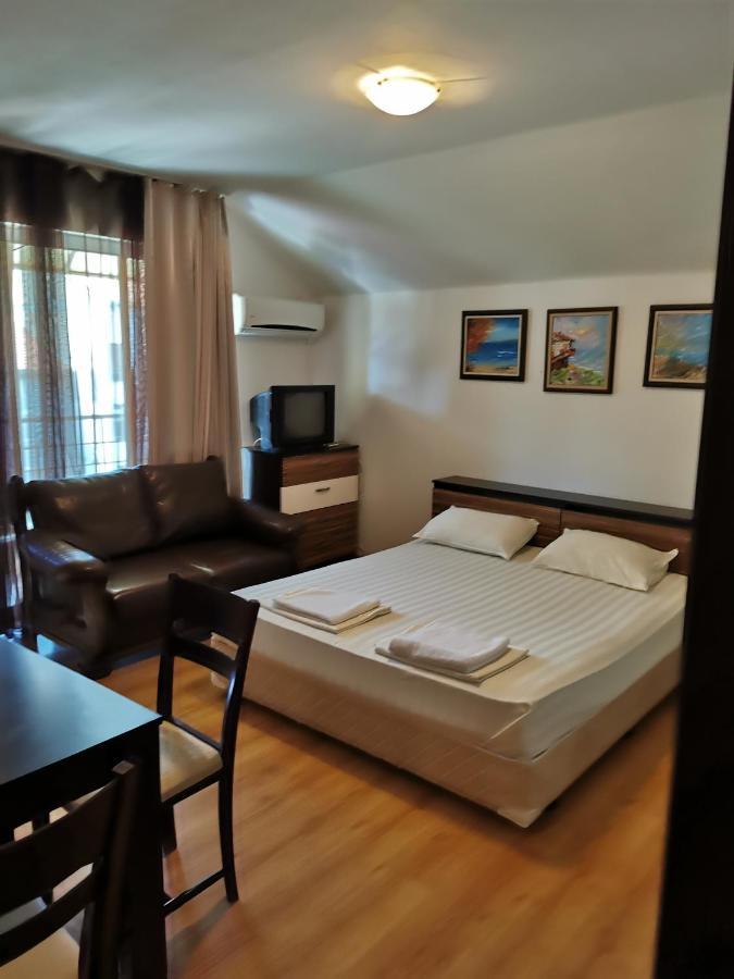 Jelezchevi Guest Rooms Primorsko Eksteriør billede