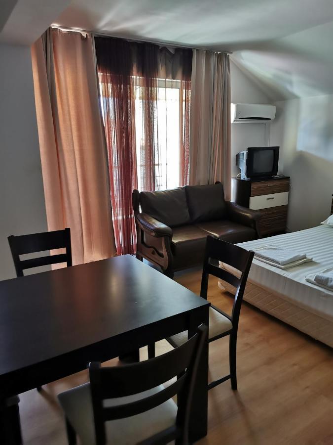 Jelezchevi Guest Rooms Primorsko Eksteriør billede