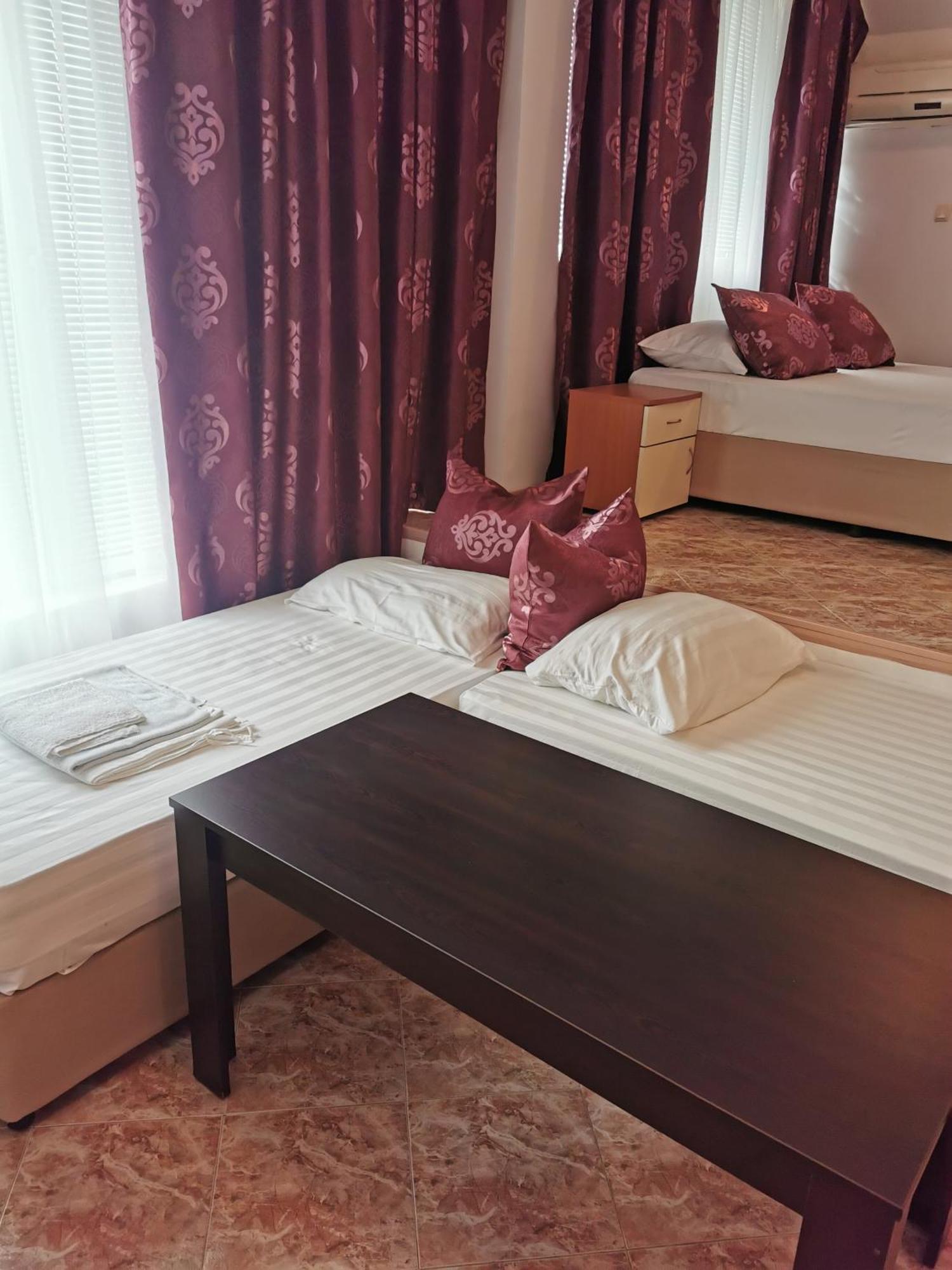 Jelezchevi Guest Rooms Primorsko Eksteriør billede